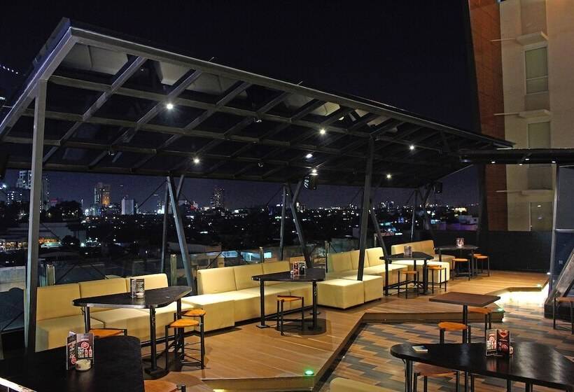 Maxonehotels At Tidar Surabaya