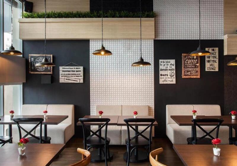 Maxonehotels At Tidar Surabaya