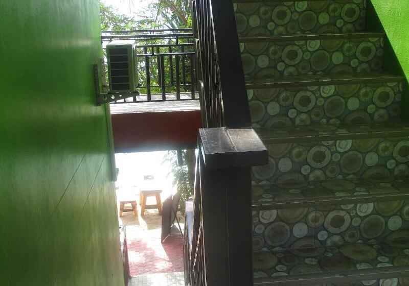 هتل Phi Phi Green House & Sunsky Hostel