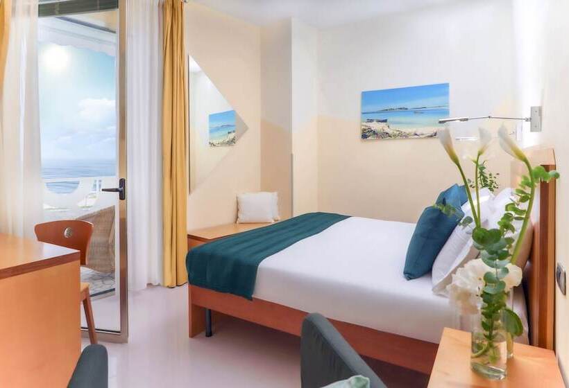 هتل Piccadilly Rooms Restaurant And Beach