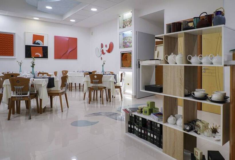 هتل Piccadilly Rooms Restaurant And Beach