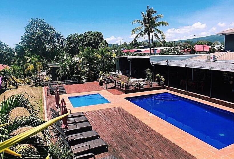 هتل Travellers Point