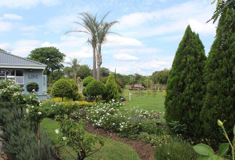 פנסיון Nauntons Guest House