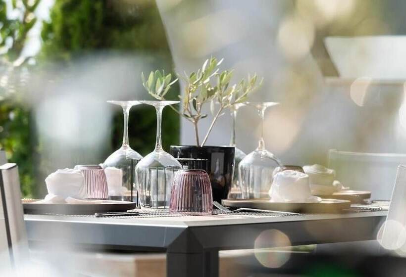 Akti Toroni Boutique