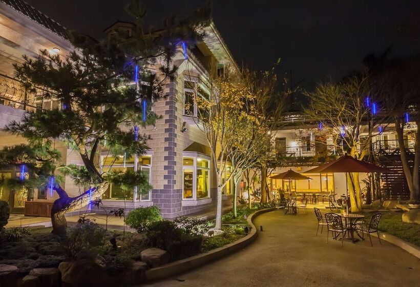 تختخواب و صبحانه Fanzhalan Guest House