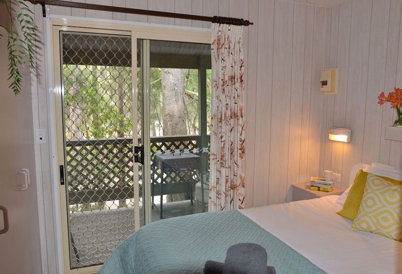 Отель Jervis Bay Cabins & Hidden Creek Campsite