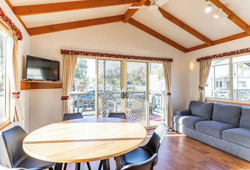 Отель Nrma Yarrawonga Mulwala Holiday Park