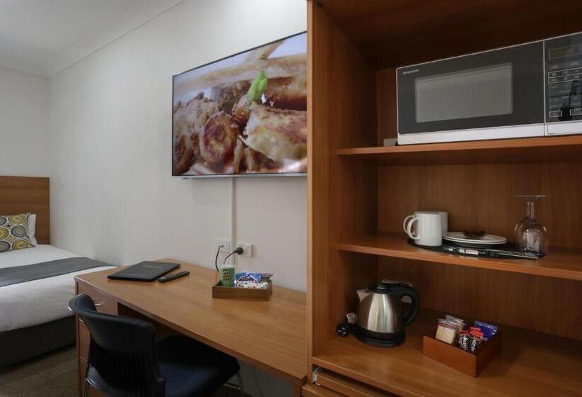 فندق على الطريق Cadman Motor Inn And Apartments