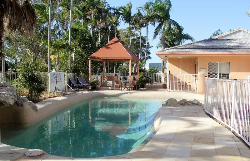 모텔 Rainbow Sands Resort