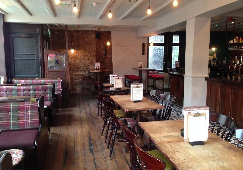 هاستل Publove @ The Exmouth Arms, Euston