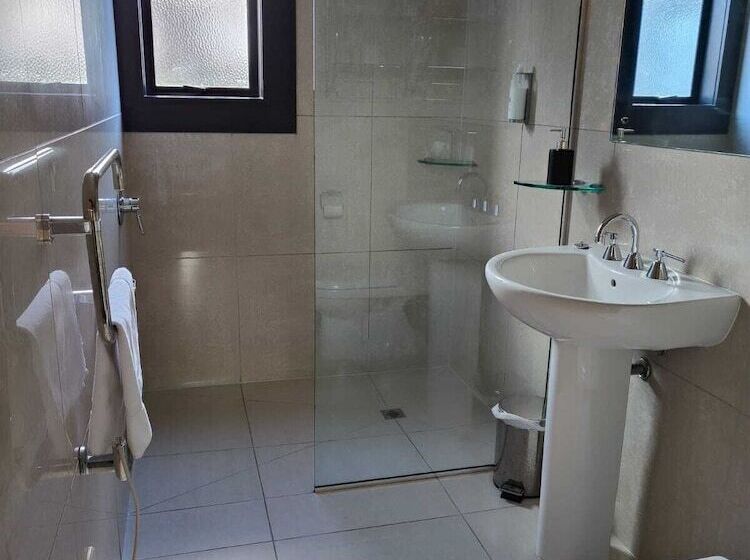 בית מלון כפרי Gateway Motor Inn