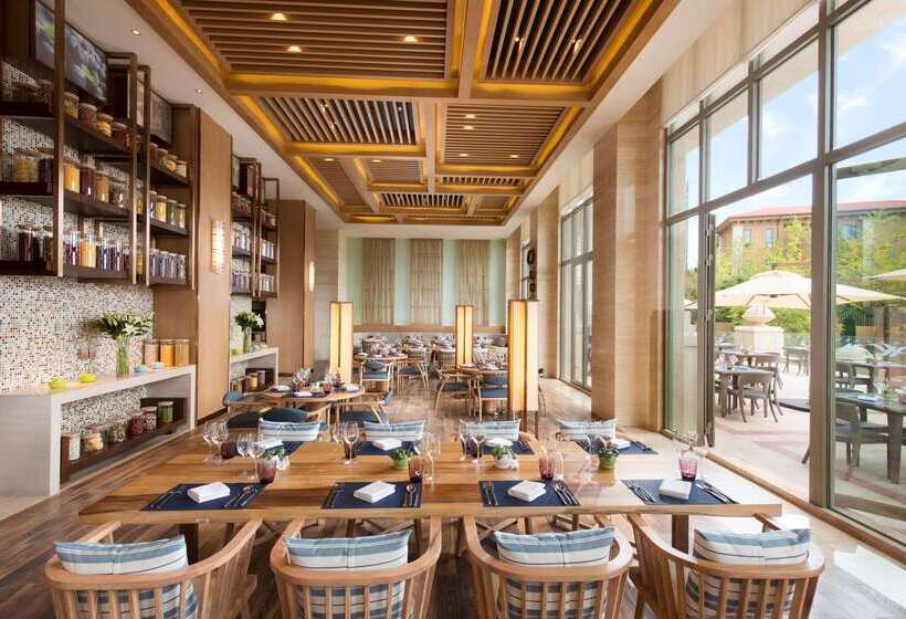 هتل Hilton Yuxi Fuxian Lake