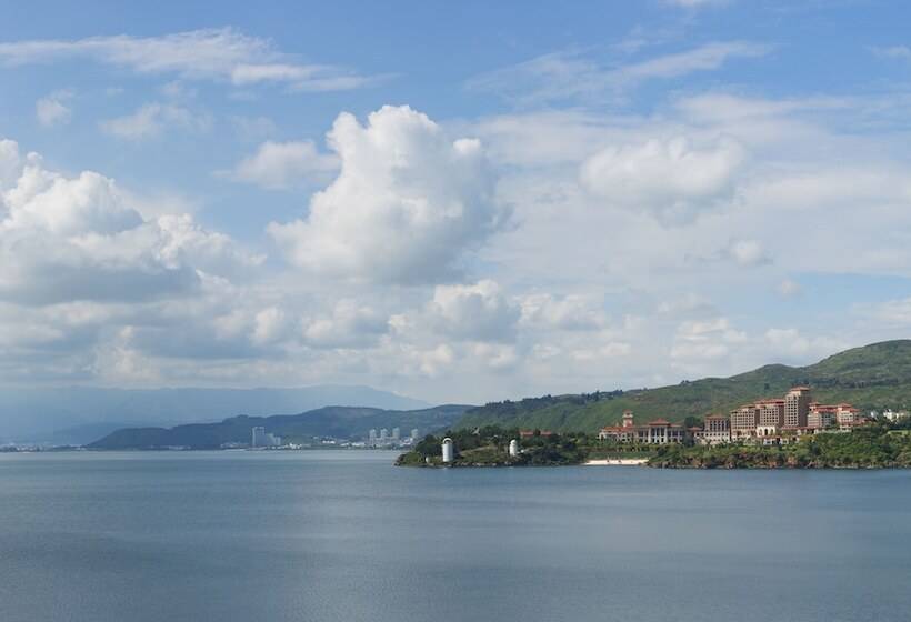 هتل Hilton Yuxi Fuxian Lake