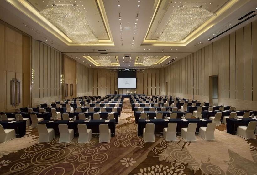 هتل Hilton Yuxi Fuxian Lake