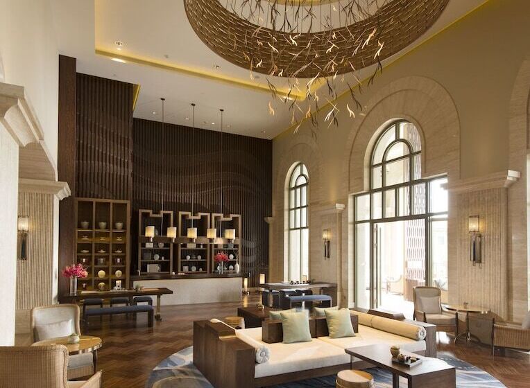 هتل Hilton Yuxi Fuxian Lake