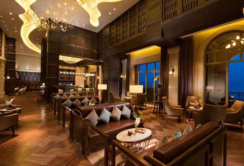 هتل Hilton Yuxi Fuxian Lake