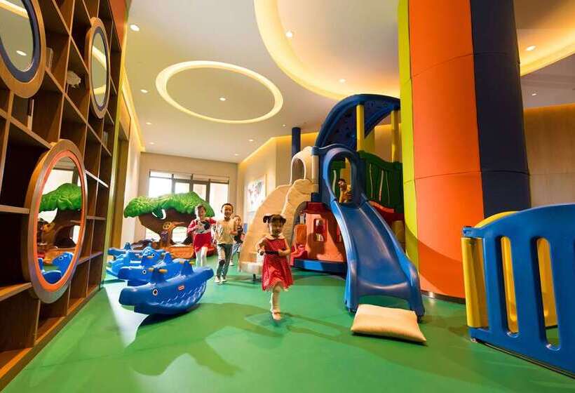 هتل Hilton Yuxi Fuxian Lake