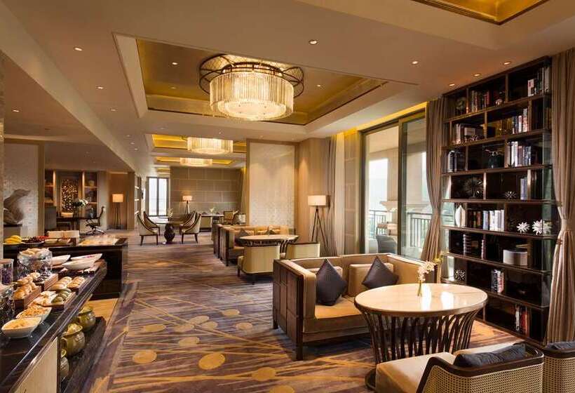 هتل Hilton Yuxi Fuxian Lake