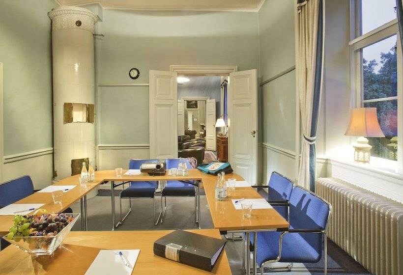 هتل åkeshofs Slott
