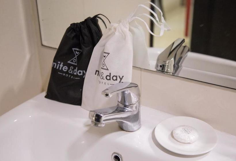 בית מלון כפרי Nite And Day Jakarta Roxy
