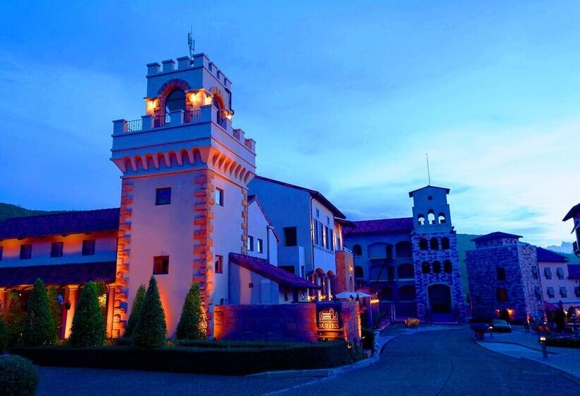 هتل Toscana Town Square Suites