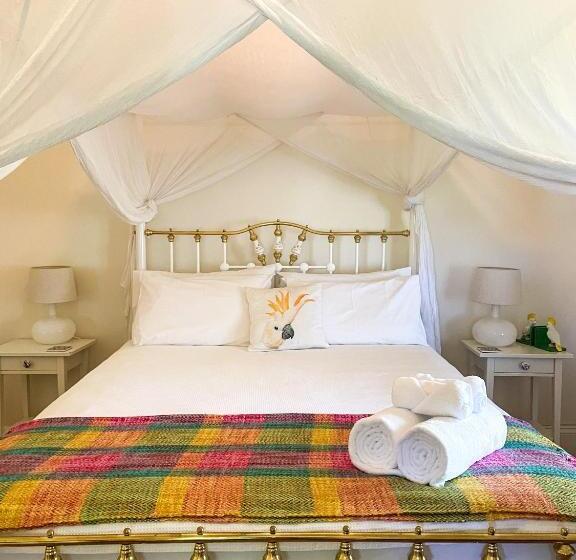 پانسیون Arcadia House