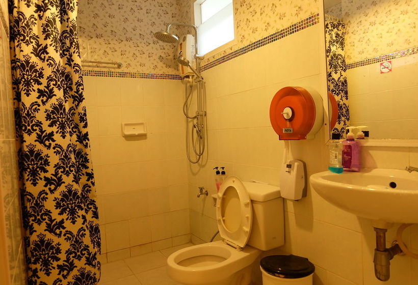 Finlay House   Hostel