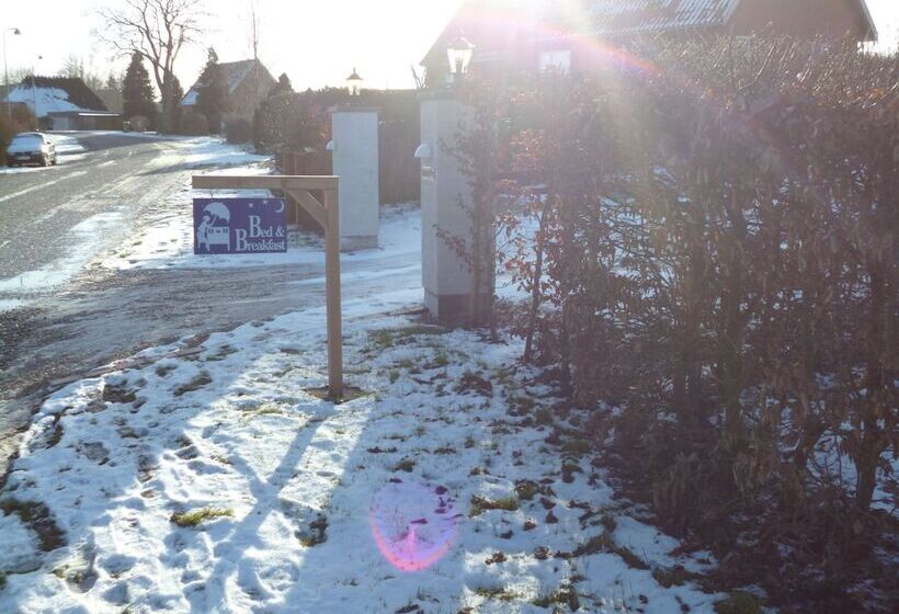 تختخواب و صبحانه Engholmbb