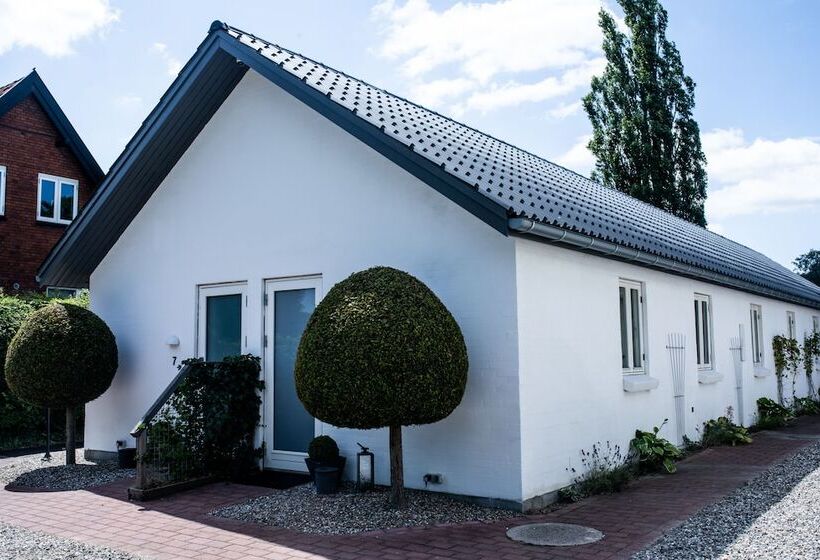 تختخواب و صبحانه Engholmbb