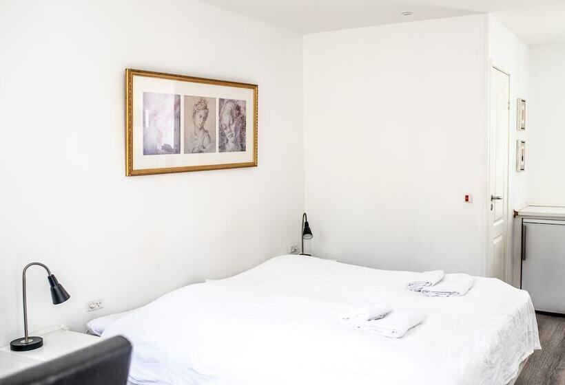 تختخواب و صبحانه Engholmbb