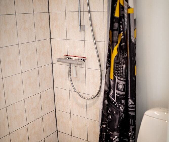 تختخواب و صبحانه Engholmbb