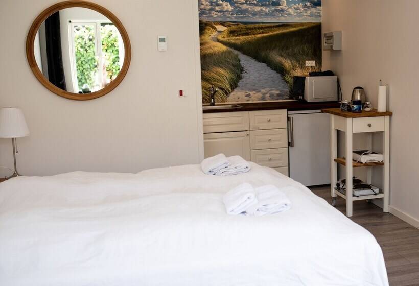 تختخواب و صبحانه Engholmbb