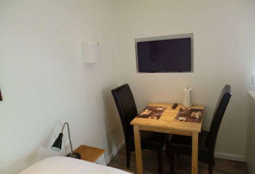 تختخواب و صبحانه Engholmbb