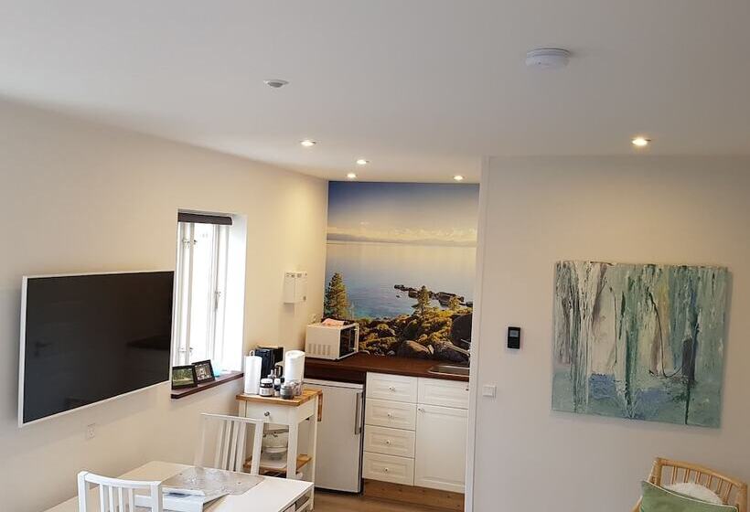 تختخواب و صبحانه Engholmbb