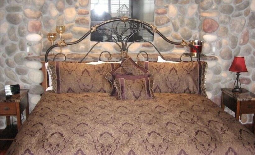 مبيت وإفطار The Collins Inn And Seaside Cottages   Adults Only