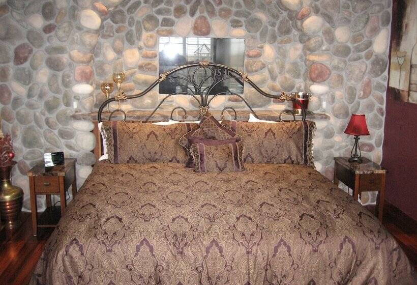 مبيت وإفطار The Collins Inn And Seaside Cottages   Adults Only