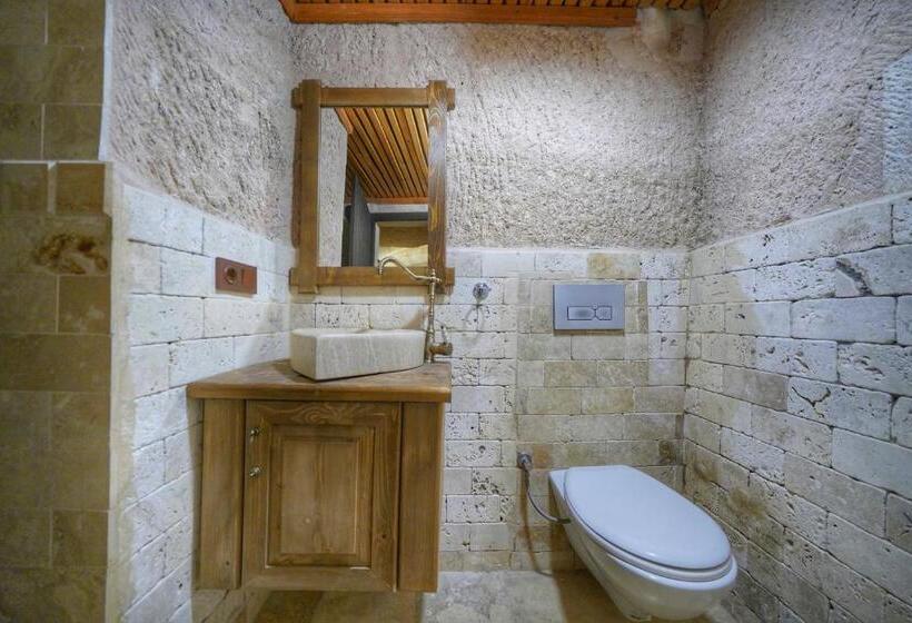 هتل Takaev Cave House