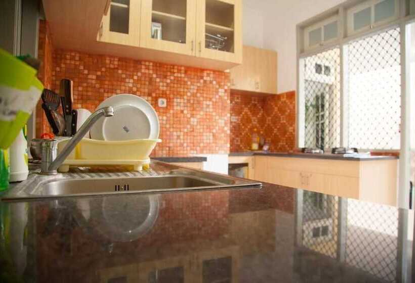 پانسیون Omah Sastro