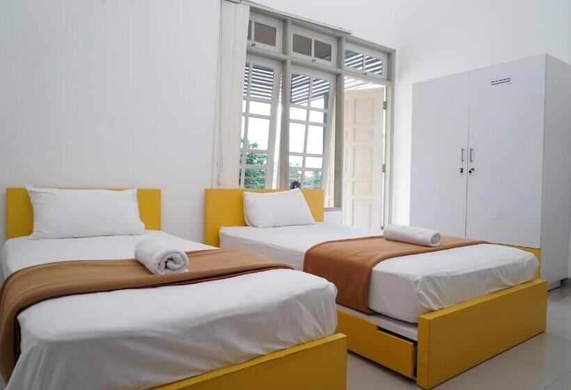 پانسیون Omah Sastro