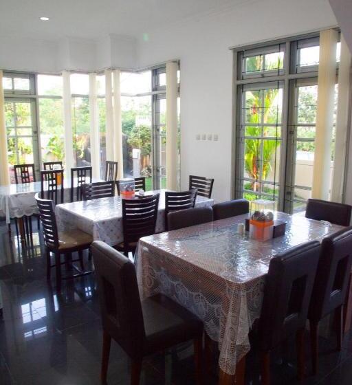 پانسیون Omah Sastro