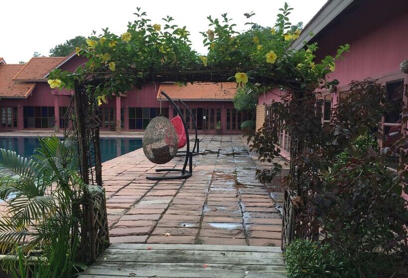 هتل Chiangmai Royal Creek