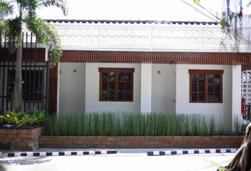 هتل First Residence