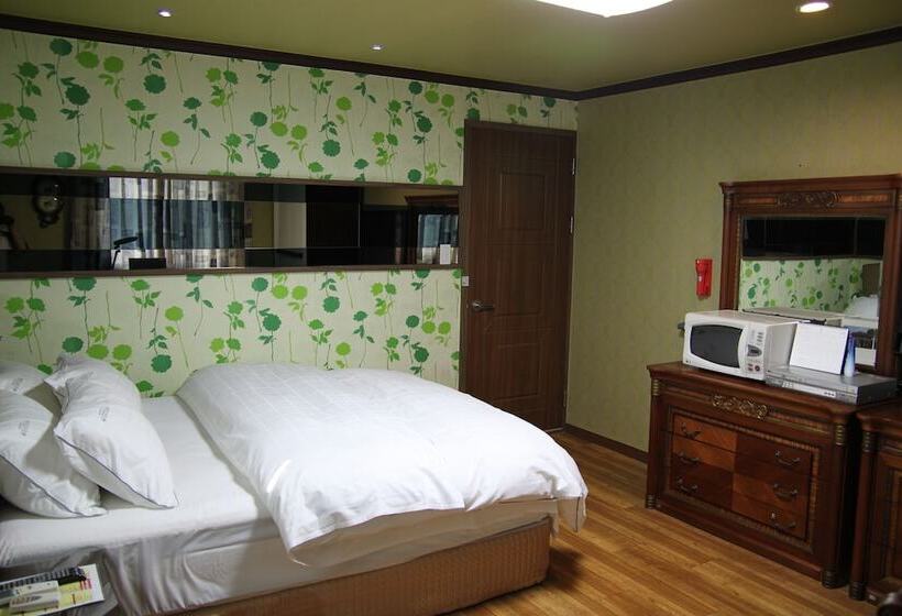 فندق Gunsan Western