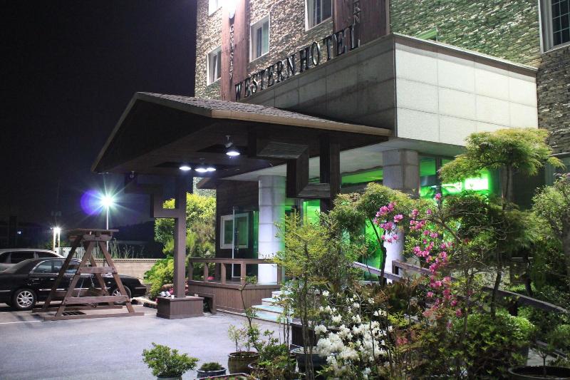 فندق Gunsan Western