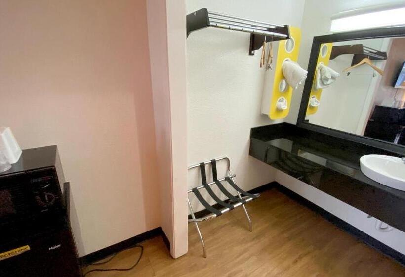 فندق على الطريق Landmark