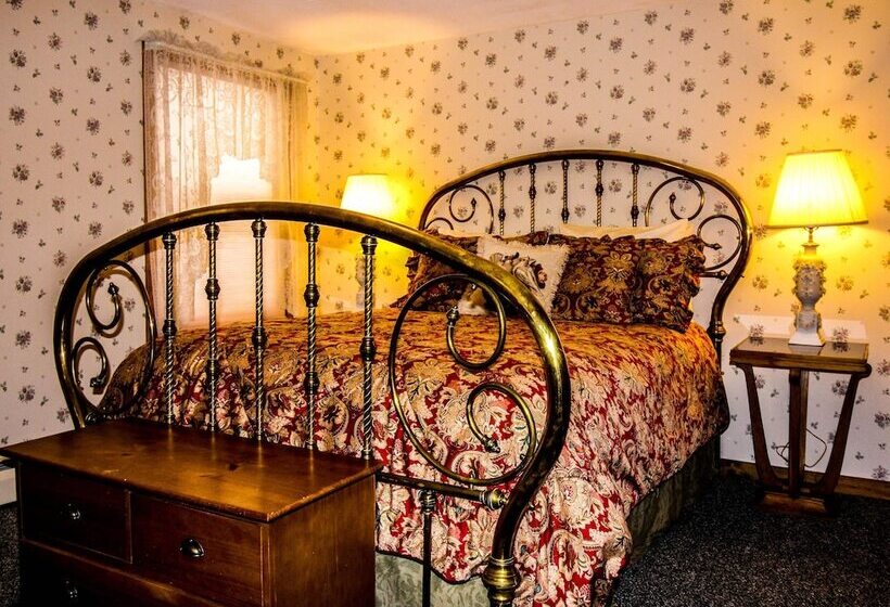 تختخواب و صبحانه The Nutmeg Inn