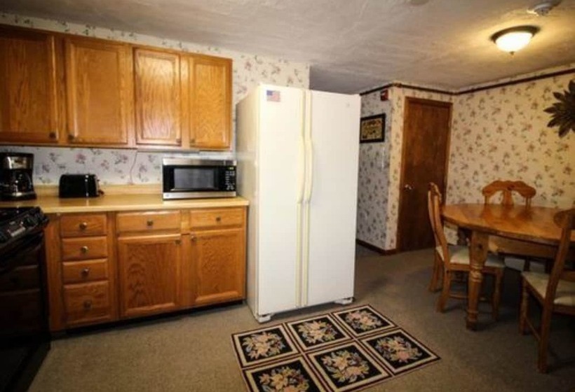 تختخواب و صبحانه The Nutmeg Inn