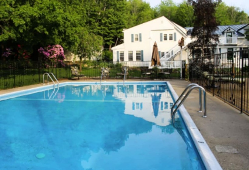 تختخواب و صبحانه The Nutmeg Inn