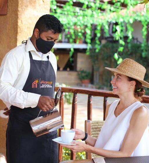 هتل Hicasua Y Centro De Convenciones