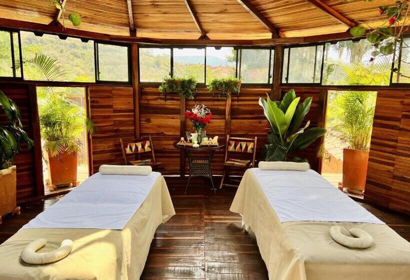 هتل Hicasua Y Centro De Convenciones